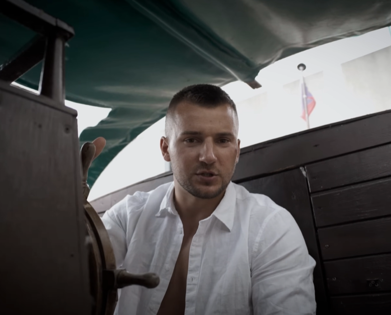 NINO - Dryfująca tratwa